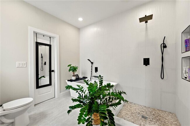 Building Photo - 213 Wagon Wheel Dr