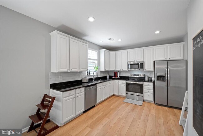 Building Photo - 43459 Laidlow St
