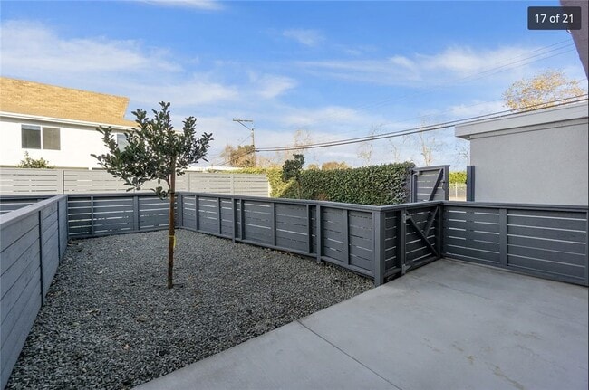Building Photo - 1024 Mission Dr