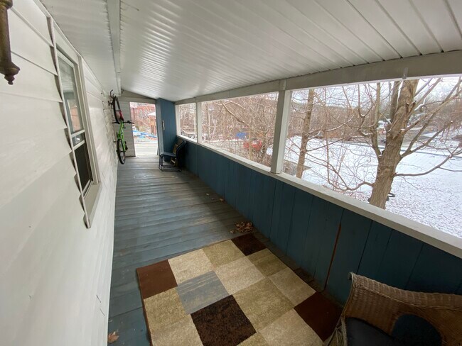 Building Photo - 54 Bridge St