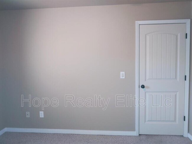Building Photo - 1555 Promontory Bluff View