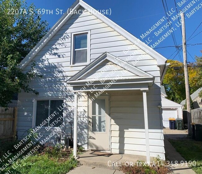 Primary Photo - 2207 S 69th St