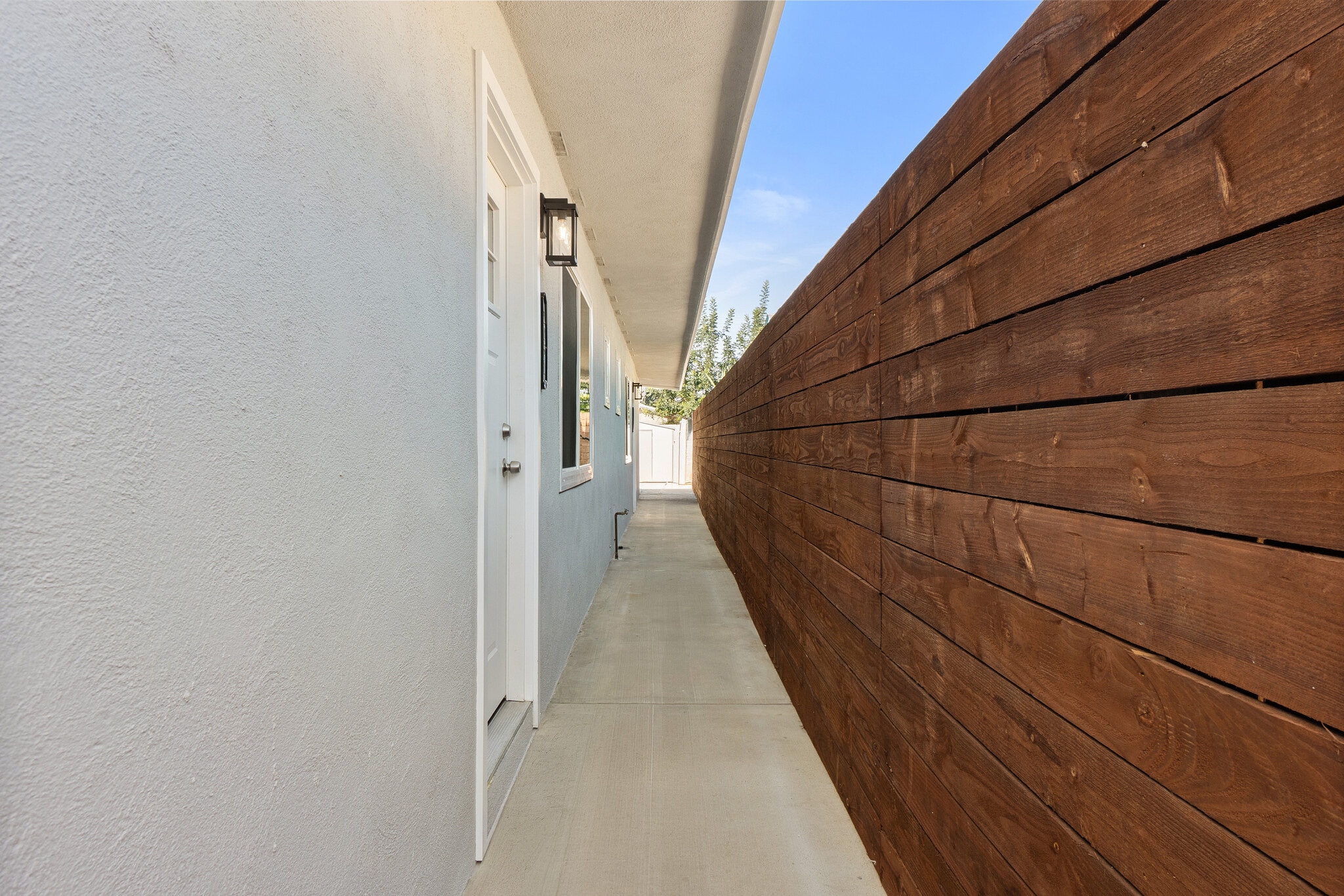 Building Photo - 2051 E Harding St