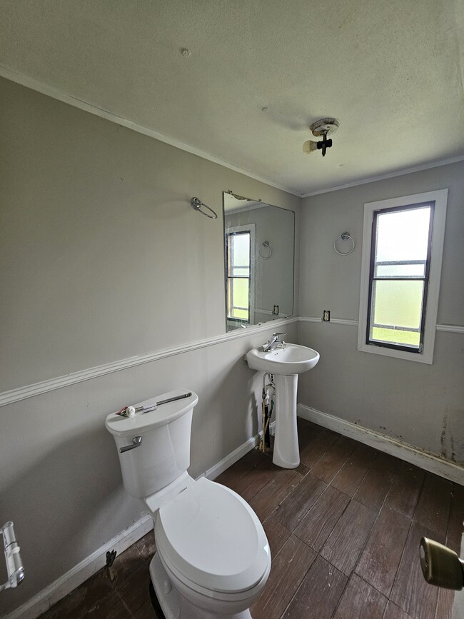 Building Photo - 539 Tindal Rd