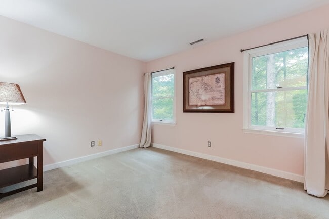 Building Photo - Private 3-Bedroom Home on 5 Acres with Mod...