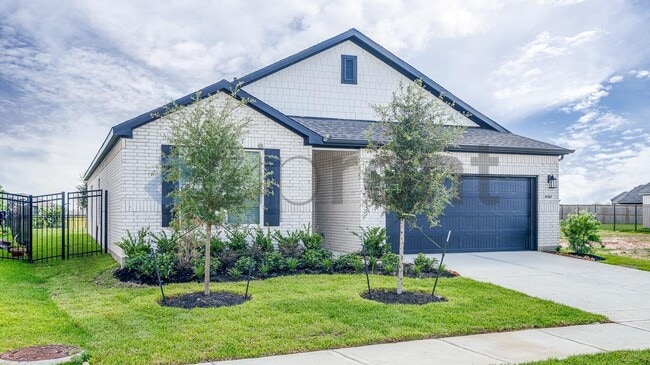 Building Photo - 27327 Blue Pool Dr