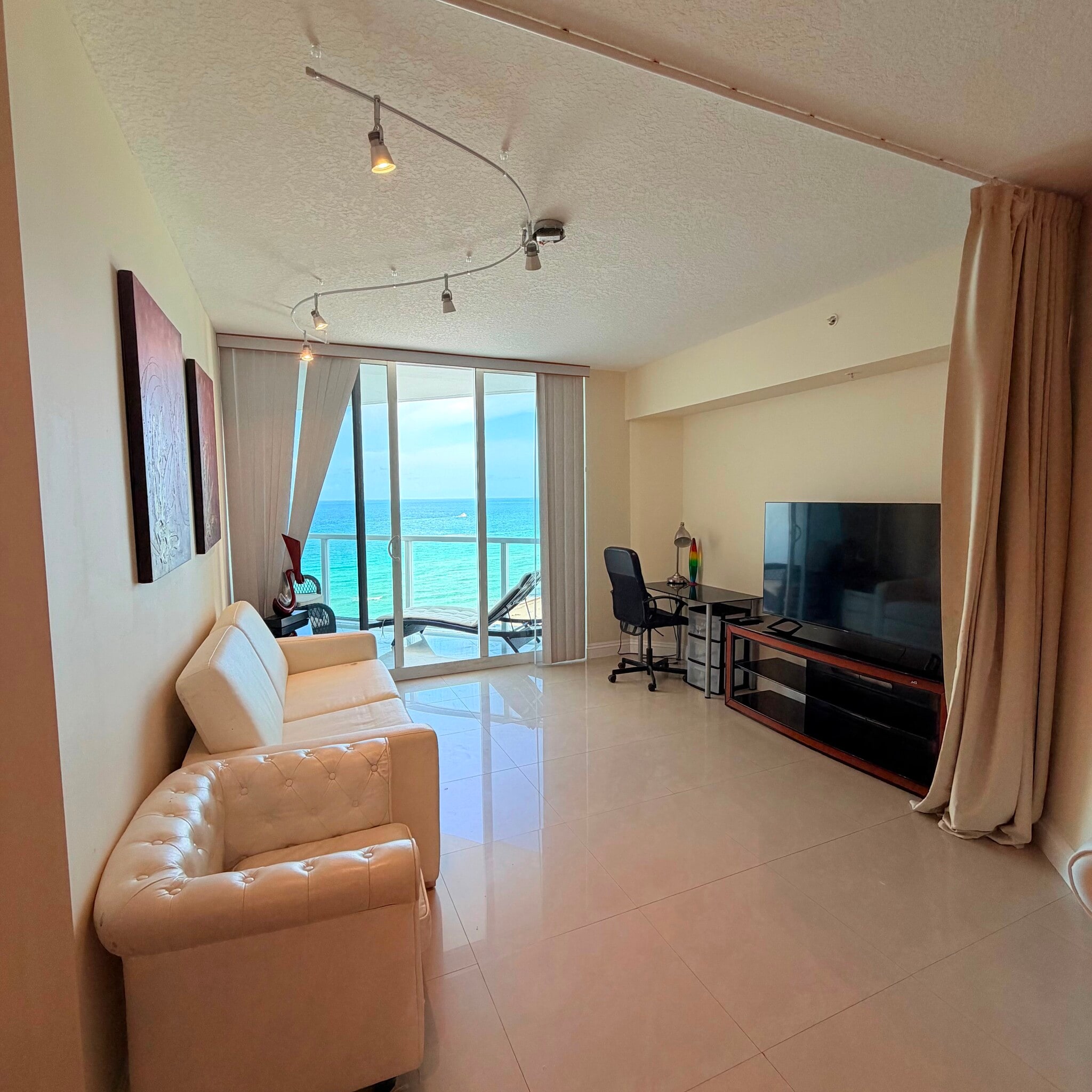Building Photo - 16699 Collins Ave