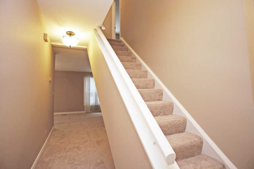 Stairs Up - 1466 Hazelwood Ct