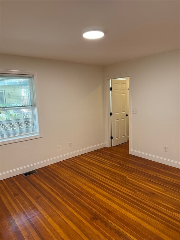 Building Photo - 87 Floral St