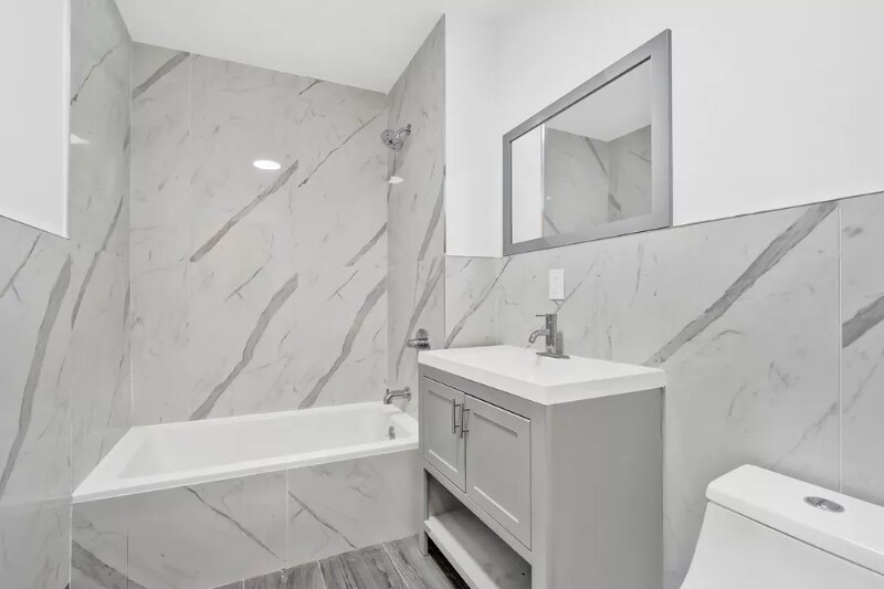 Building Photo - 694 E 38th St