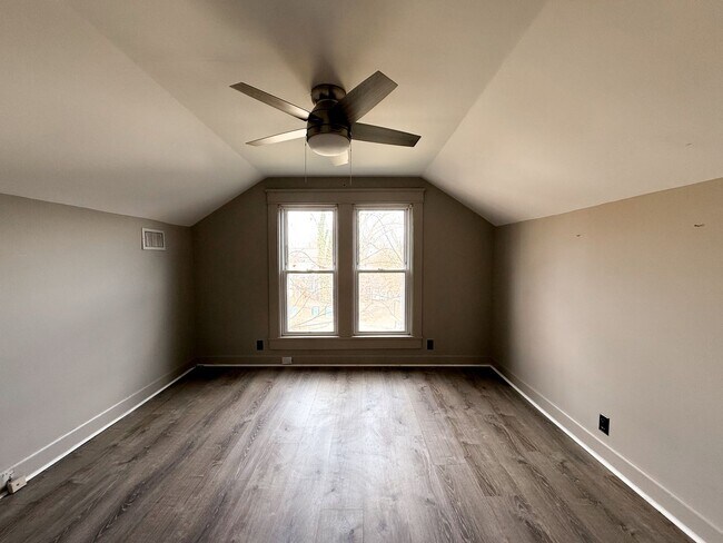 Building Photo - 5002 Dakota Ave