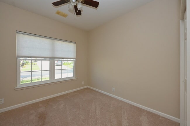 Building Photo - 2 BR Harbor Village Condo