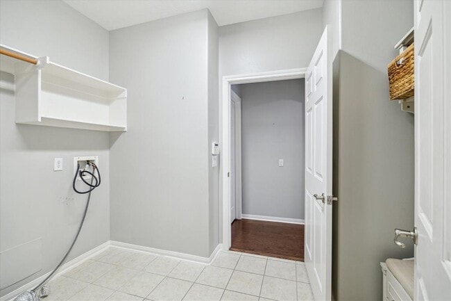 Building Photo - 1315 Varese Dr
