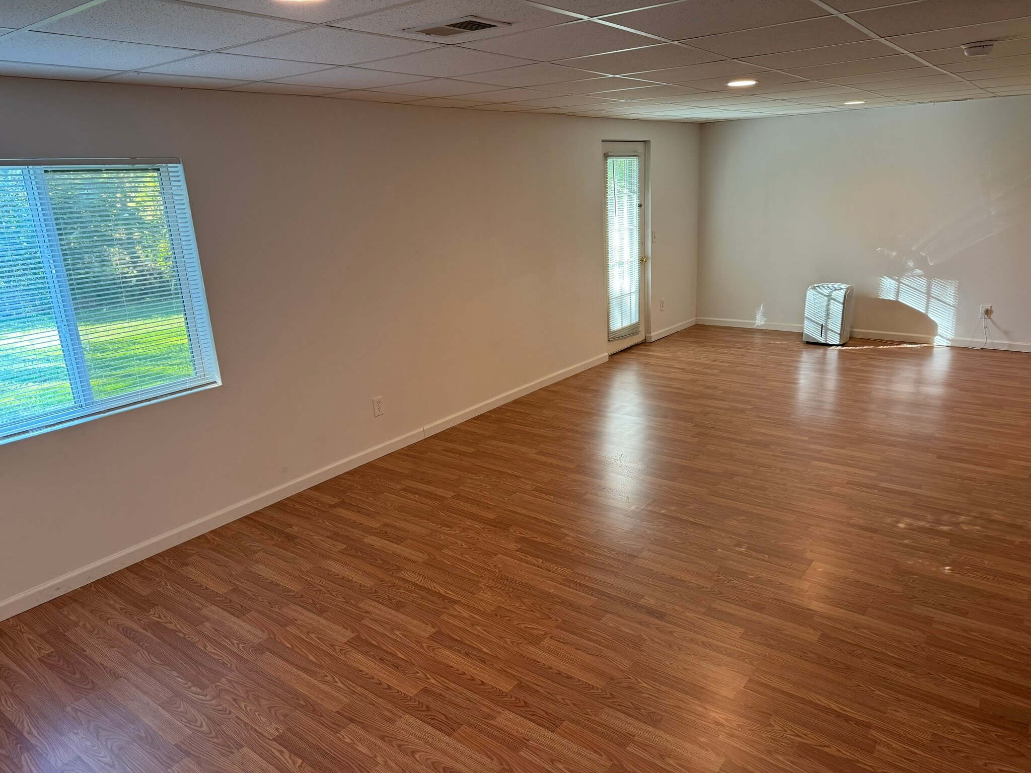 Building Photo - 716 Hilltop Ln