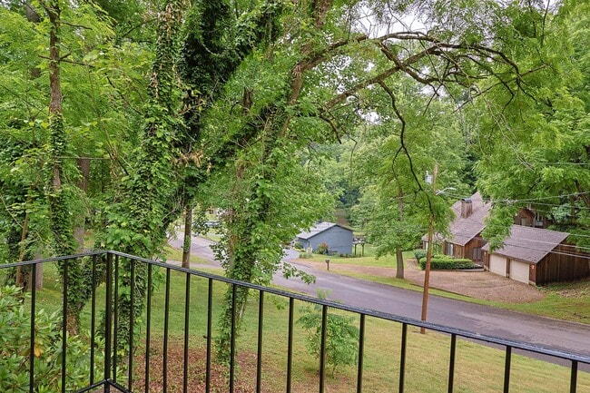 Building Photo - nice renovated 4 Bed 3 Bath