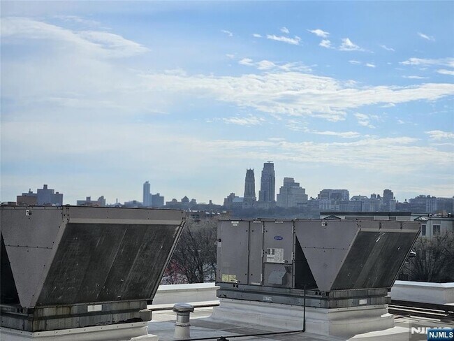 Building Photo - 3104 City Pl