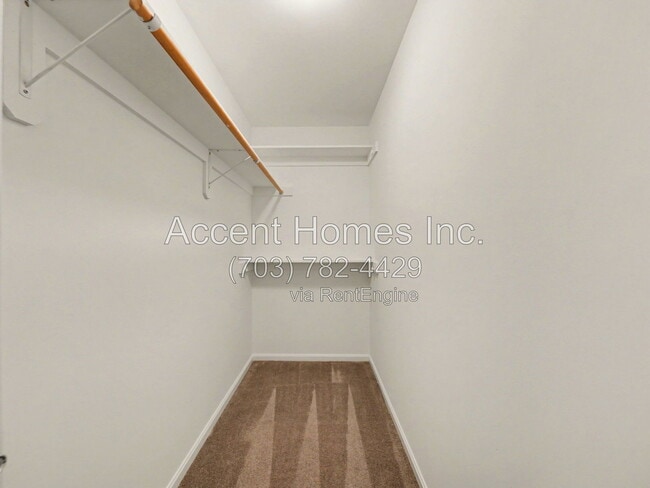 Building Photo - 6034 Sumner Rd