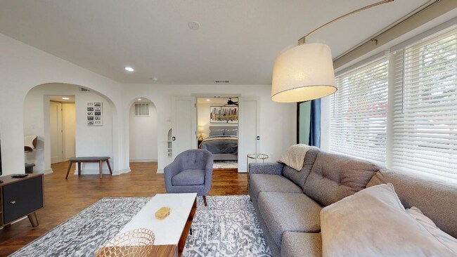 Building Photo - Bella Villa