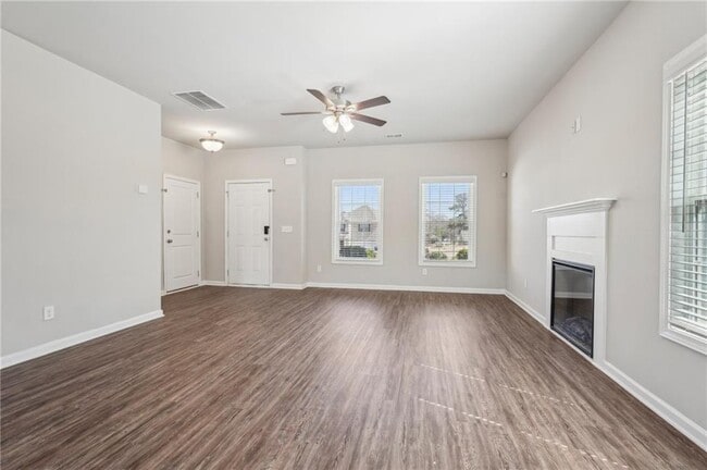 Building Photo - 516 College Dr