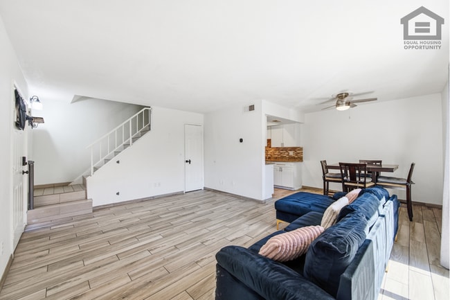 Building Photo - 2Bed/1.5Bath Townhouse at Olive Ave/63rd Ave! Ready for Immediate Move-In!