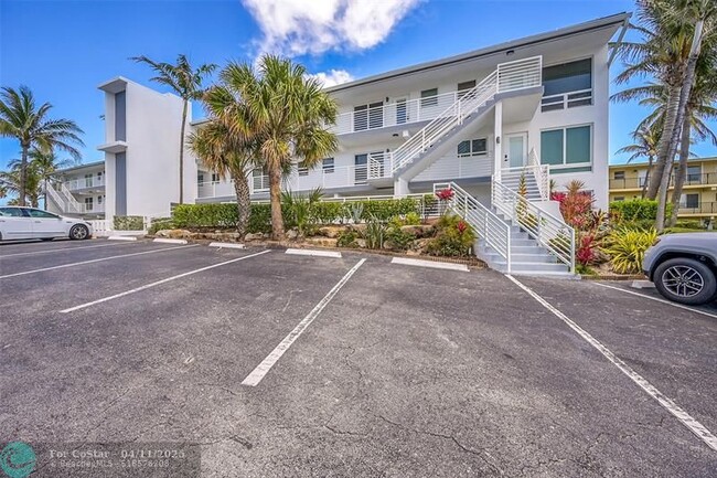 Building Photo - 1041 Hillsboro Mile