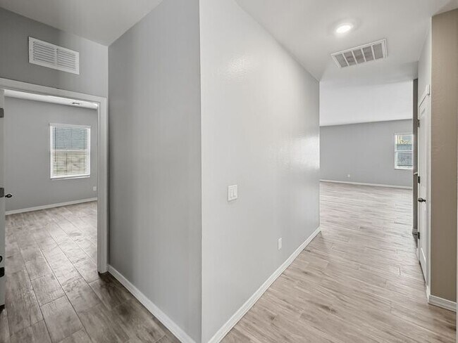 Building Photo - Home in Litchfield Park at Canyon Views! 5bd 4.5ba