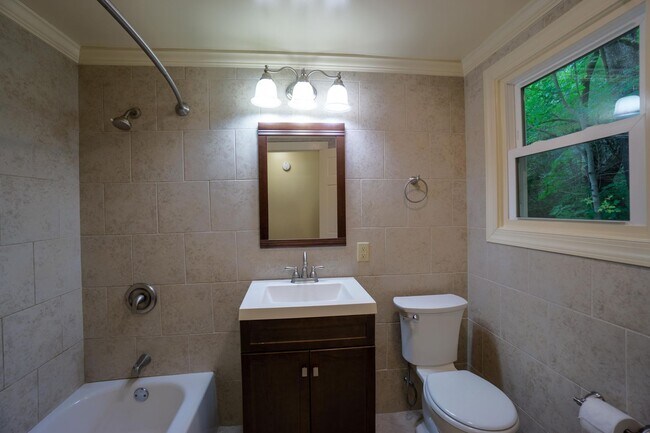 Building Photo - 131 Houston Ave