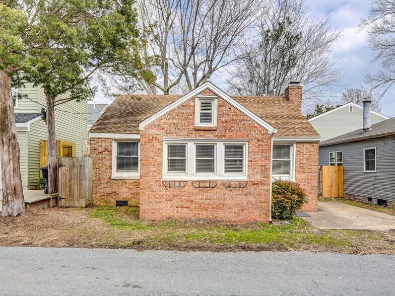 Primary Photo - 314 25th Half St