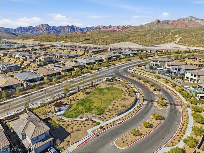 Building Photo - 402 Purple Sandpiper St