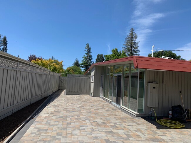 Building Photo - 286 Ely Pl