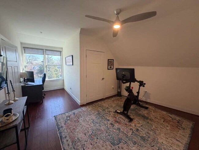 Building Photo - 1107 S Walter Reed Dr