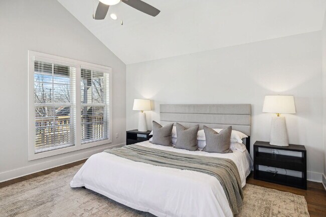 Building Photo - Grandeur in Germantown!