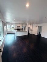 Building Photo - 123 S St Andrews Pl
