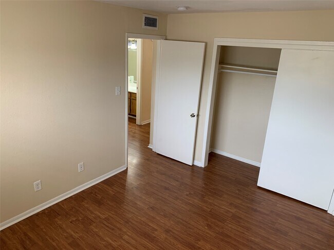 Building Photo - 16111 Aspenglenn Dr