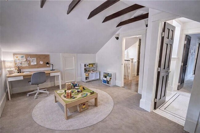 Building Photo - 389 6th St NE