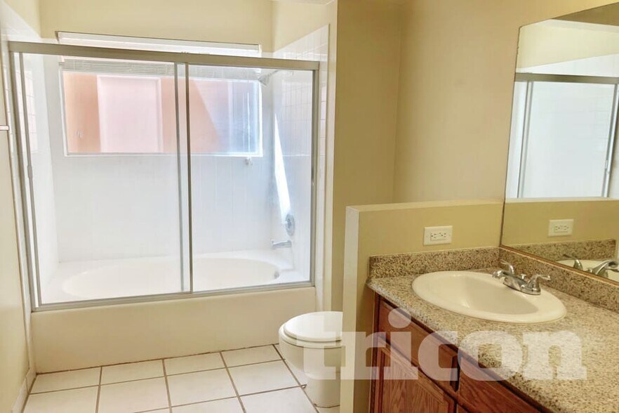 Building Photo - 2232 Ladue Dr