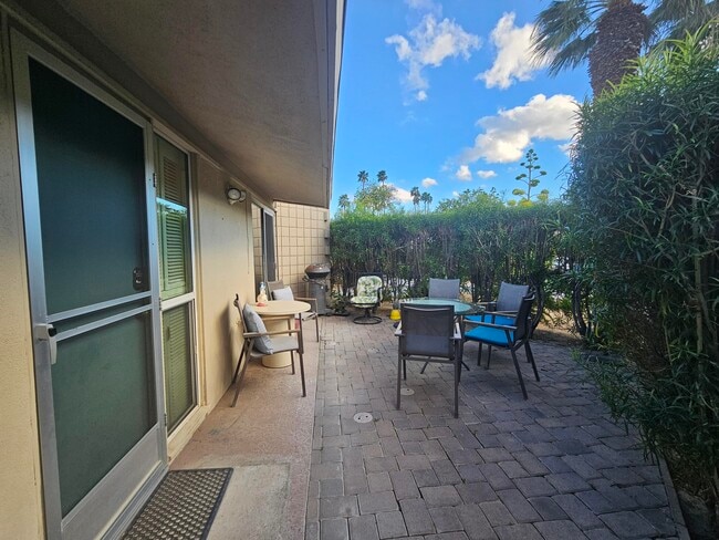 Building Photo - 37800 Da Vall Dr