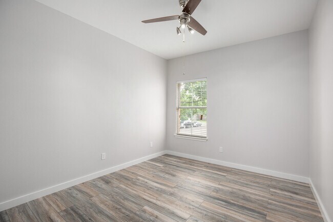 Building Photo - Spacious 3BR / 2BA Corner-Lot Home with Fenced Backyard & Garage