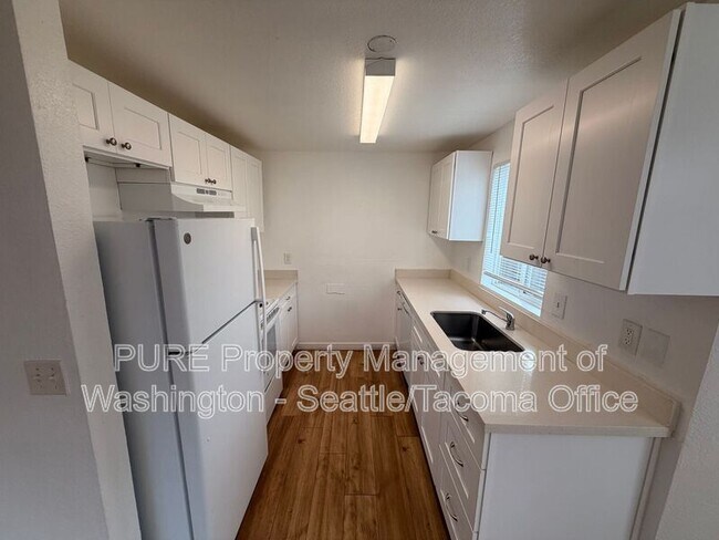 Building Photo - 1706 E 56th St