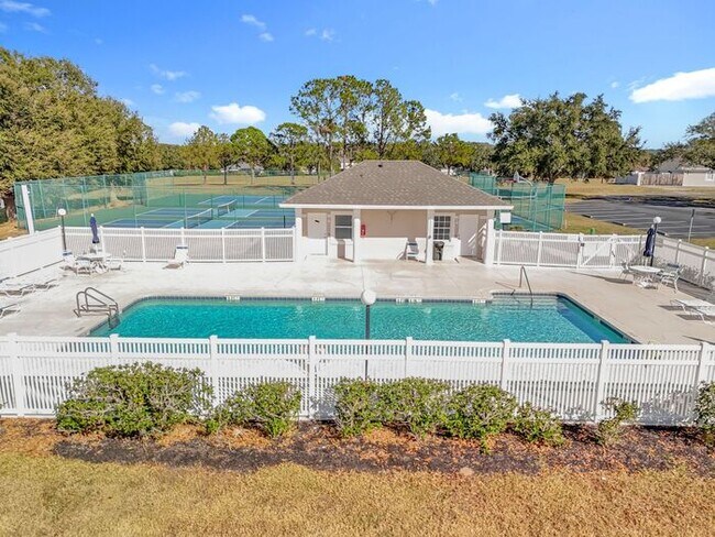 Building Photo - 4/3 Clermont Spacious Home-AVAILABLE 09/10/2026