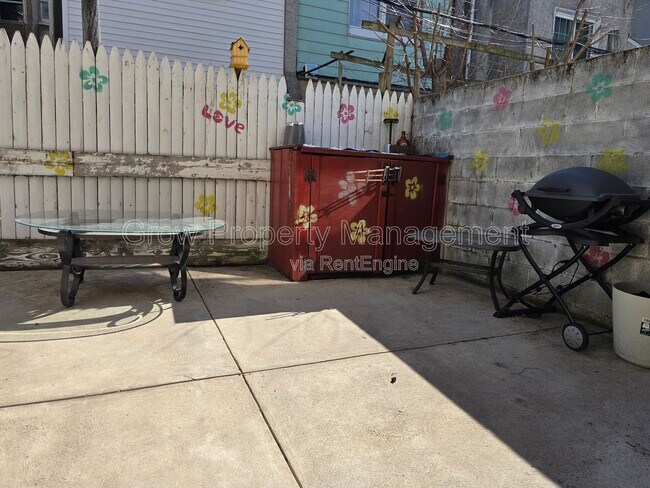 Building Photo - 1649 S Bailey St