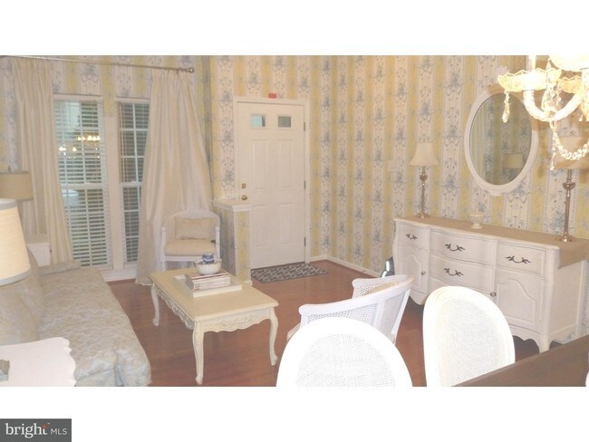 Building Photo - 209 Creekside Dr