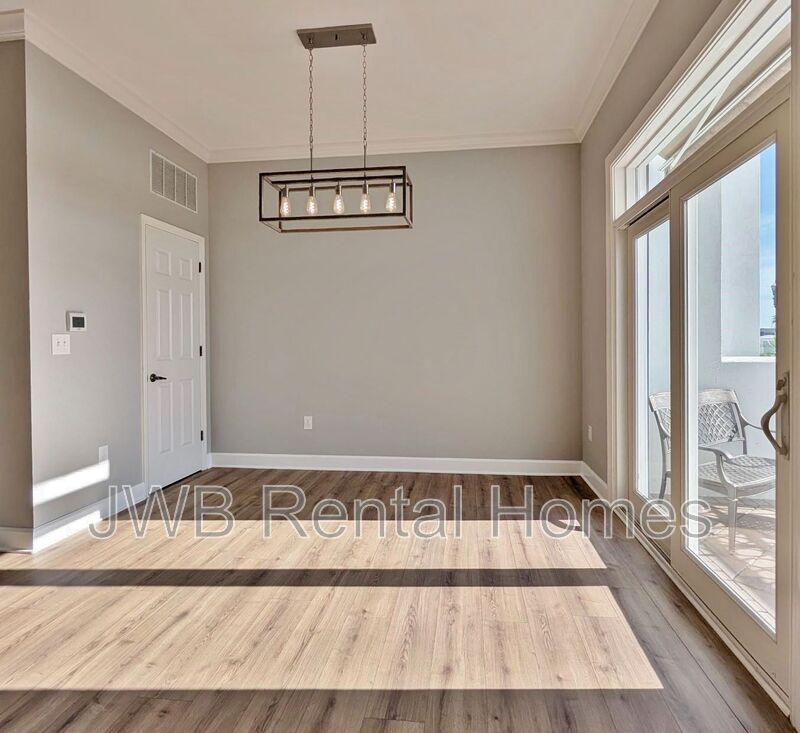 Building Photo - 424 E Bay St