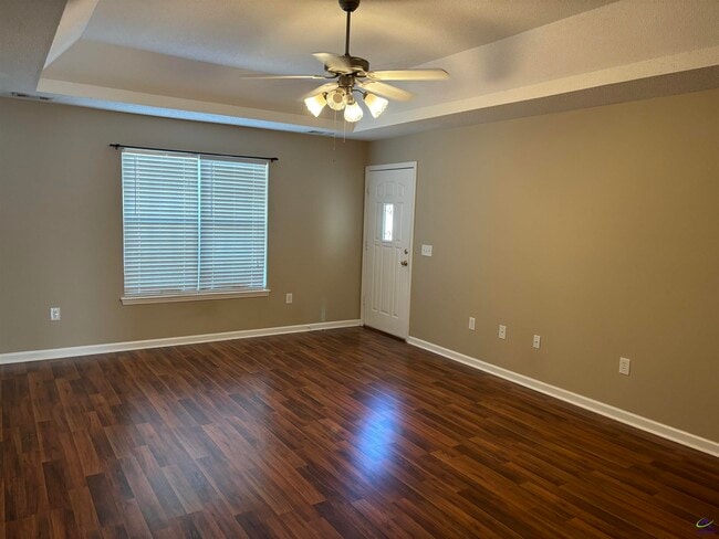 Building Photo - 115 Deer Track Ct