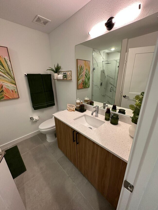 Building Photo - 28 NE 1st Ct