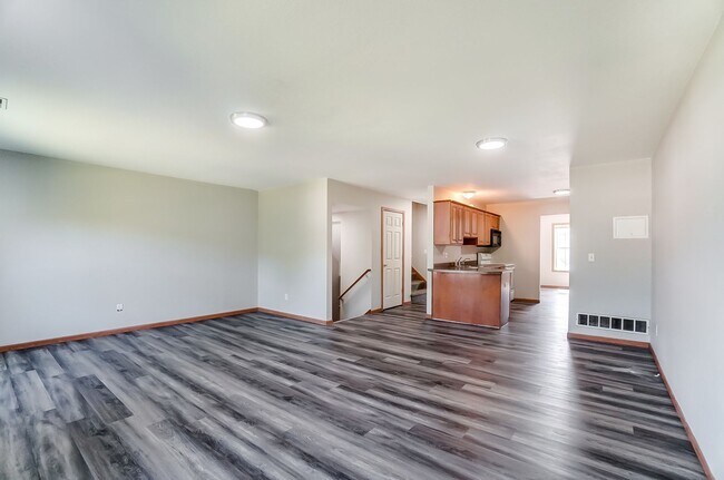 Building Photo - 1115 N Byrne Rd