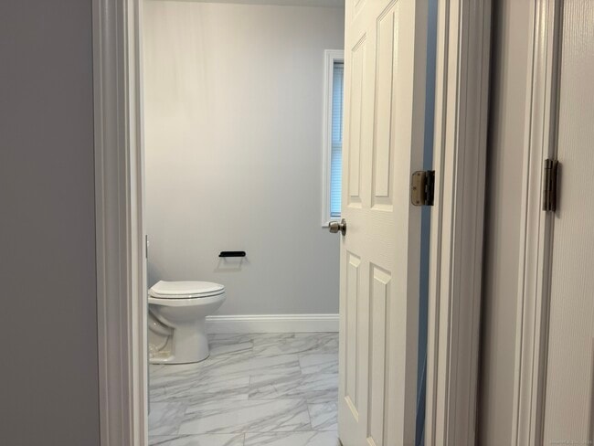 Building Photo - 755 Hart St