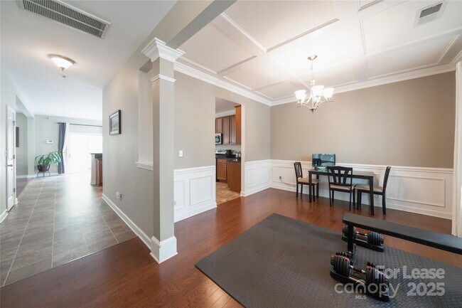Building Photo - 4938 El Molino Dr