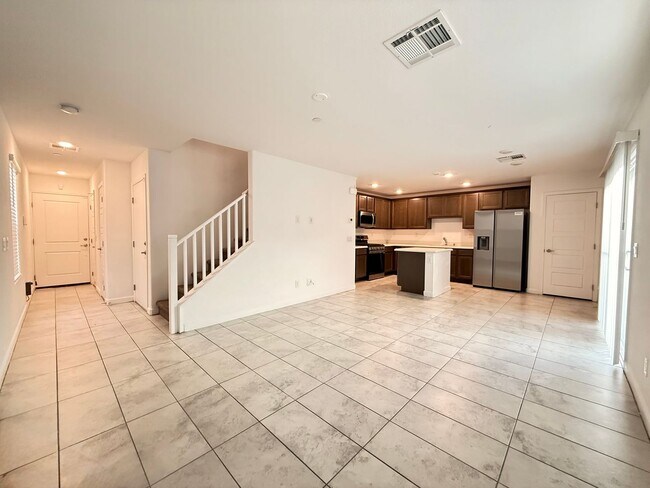 Building Photo - 3 BED 2.5 BATH 2 CAR GARAGE TOWNHOUSE w/ P...