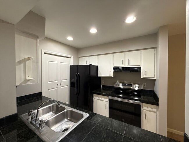 Building Photo - T.R. Lawing Realty Property